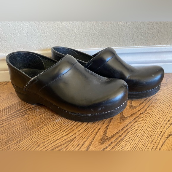 Dansko Shoes - Dansko Black Clogs Size 39 Nurse Slip On Shoes